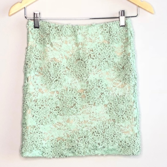 Francesca's Collections Dresses & Skirts - 🍃 Francesca's Embroidered Floral Lace Skirt